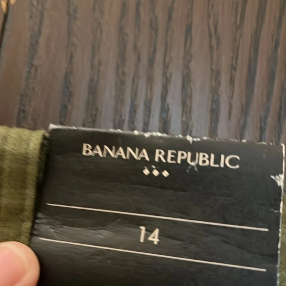 Banana Republic linen blend dark green pants with tie at the waist. Size 14 NWT